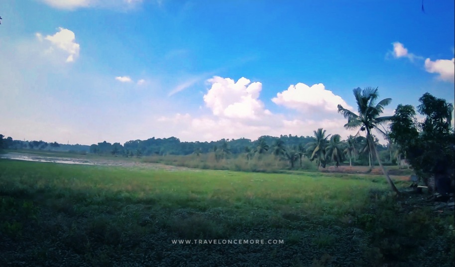 പുറത്തേക്കു നോക്കിയാൽ കാണുന്ന വ്യൂ ഇതാണ്.